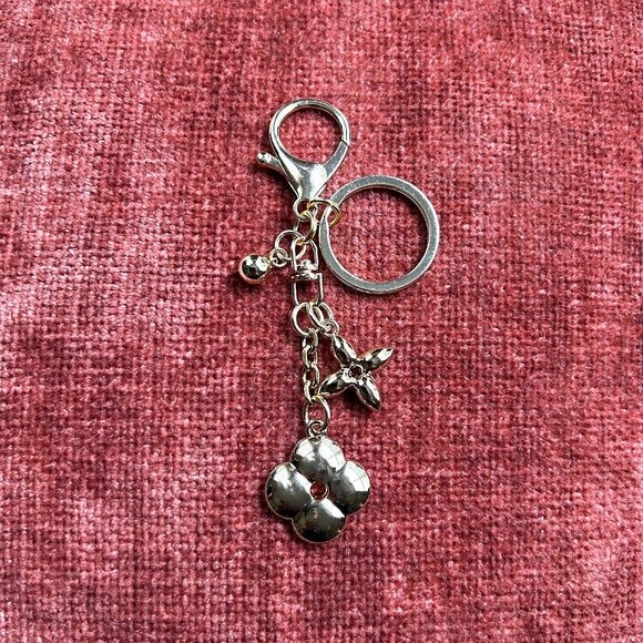 GOLD CLOVER Bag Charm Gold Tone - Picture 6 of 9